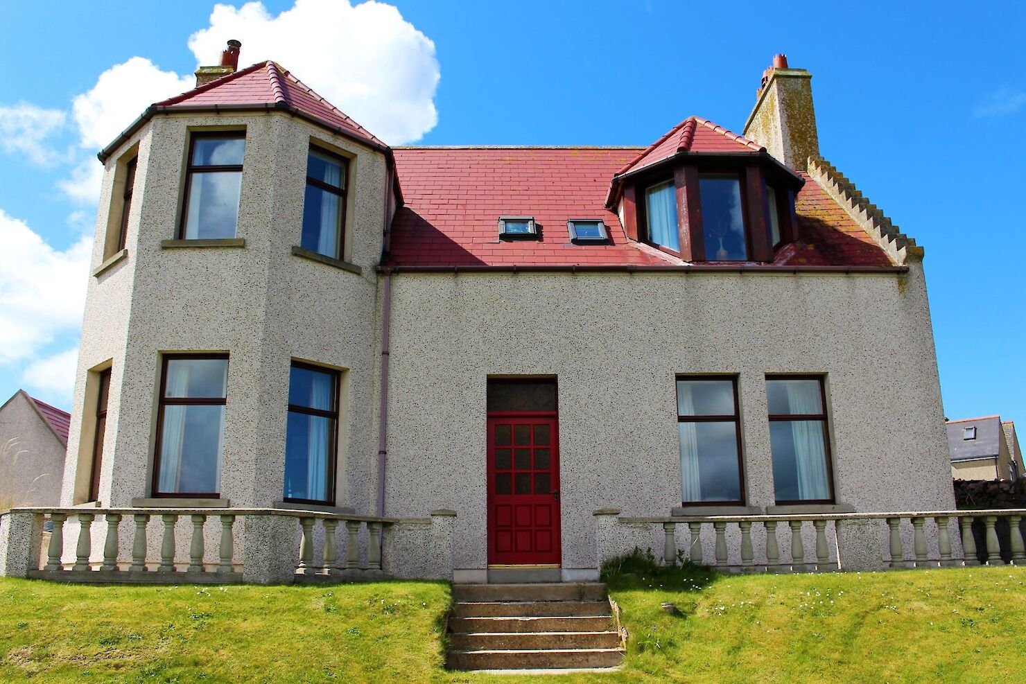 [This property](https://www.dandhlaw.co.uk/property/search/redroof-back-road-stromness) is an iconic feature of the Orkney skyline and is situated in a predominantly residential area within walking distance of Stromness Town Centre. The Standing Stones of Stenness, Neolithic monuments from over 5,000 years ago, are only five miles northeast of Stromness.